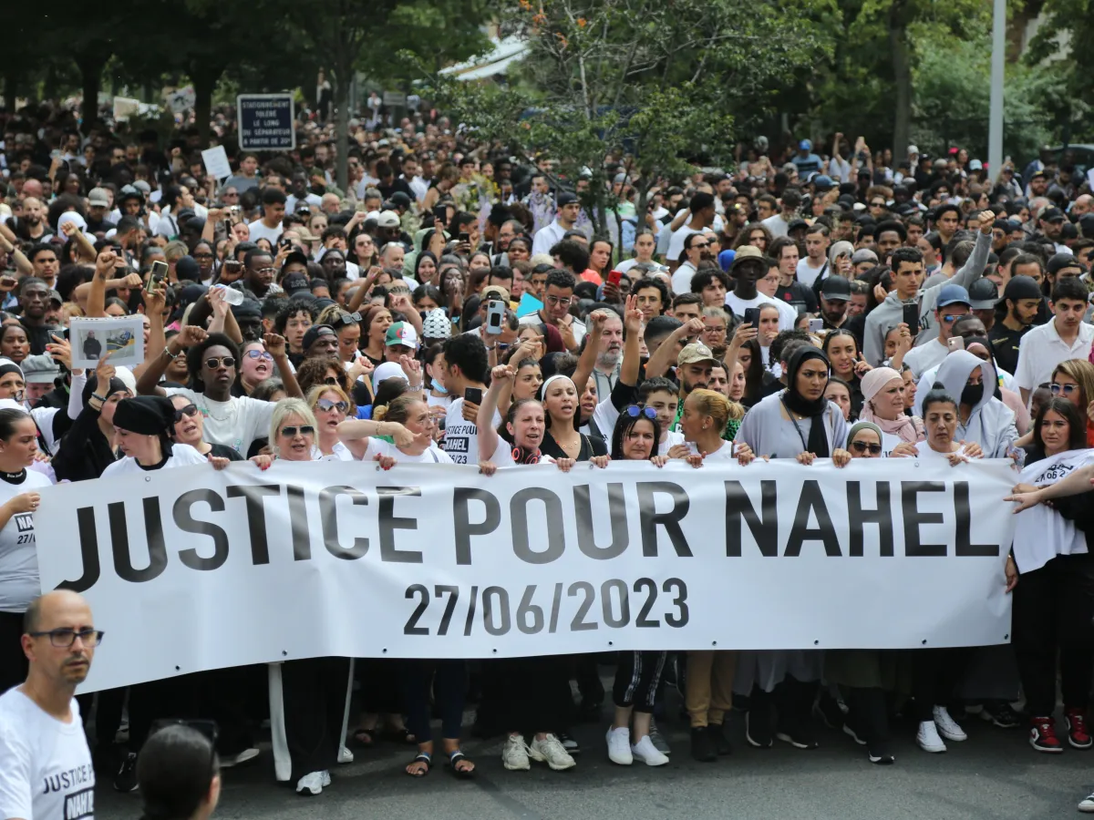 Um grande número de pessoas se reuniram em Paris para e outras cidades para protestar contra morte Ibrahim Ezzat/Anadolu Agency via Getty Images
